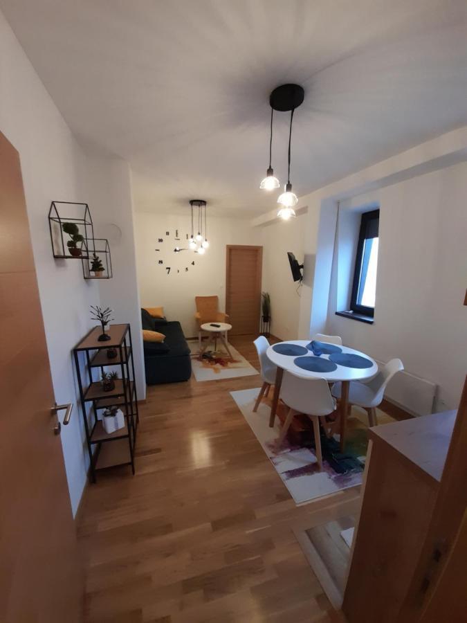 Mraz Apartment ยาโฮรินา ภายนอก รูปภาพ