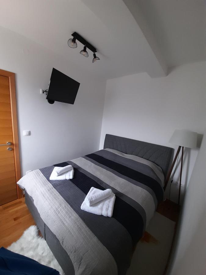 Mraz Apartment ยาโฮรินา ภายนอก รูปภาพ