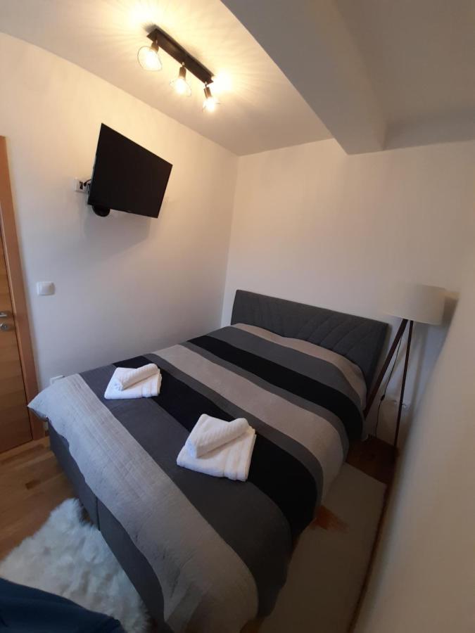 Mraz Apartment ยาโฮรินา ภายนอก รูปภาพ
