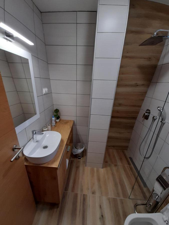 Mraz Apartment ยาโฮรินา ภายนอก รูปภาพ