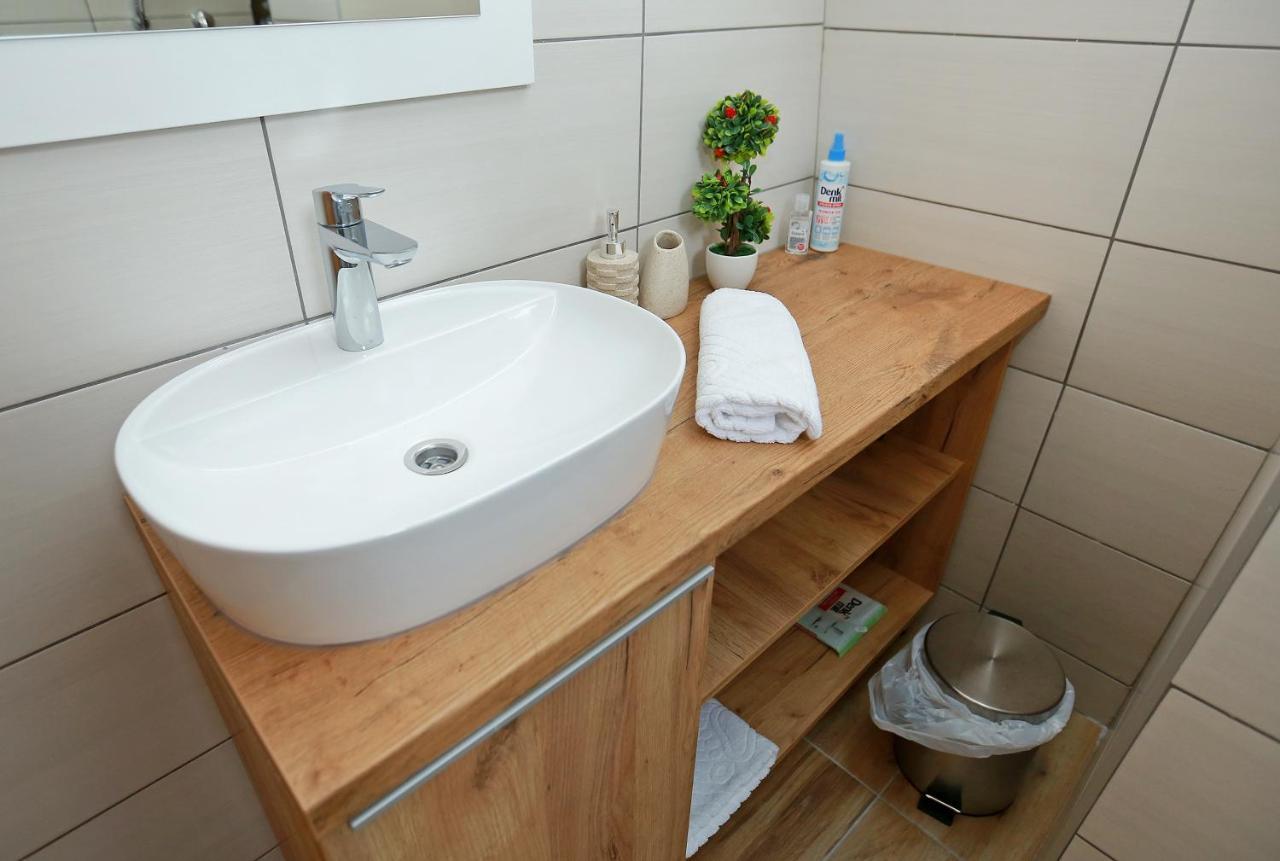 Mraz Apartment ยาโฮรินา ภายนอก รูปภาพ