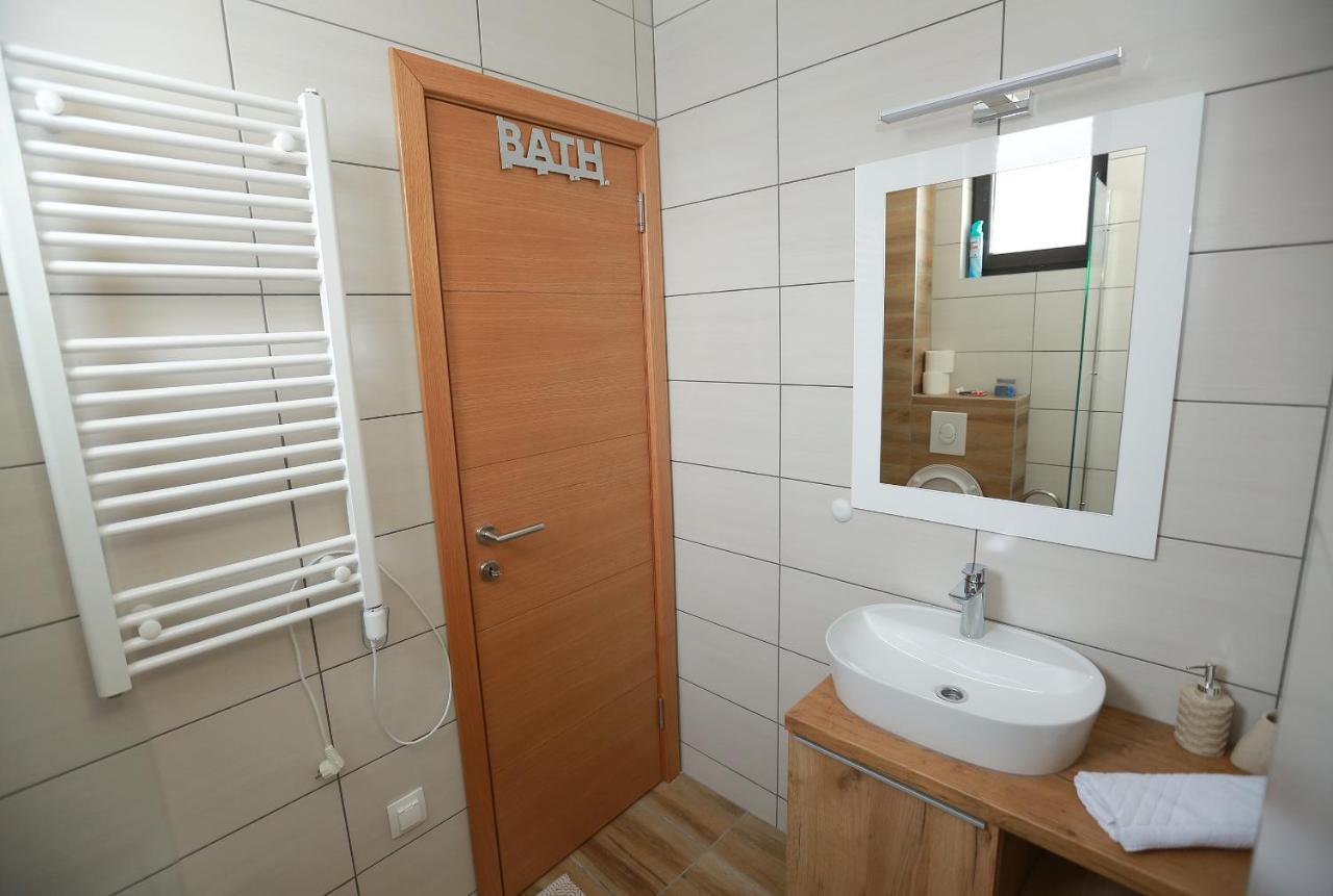 Mraz Apartment ยาโฮรินา ภายนอก รูปภาพ