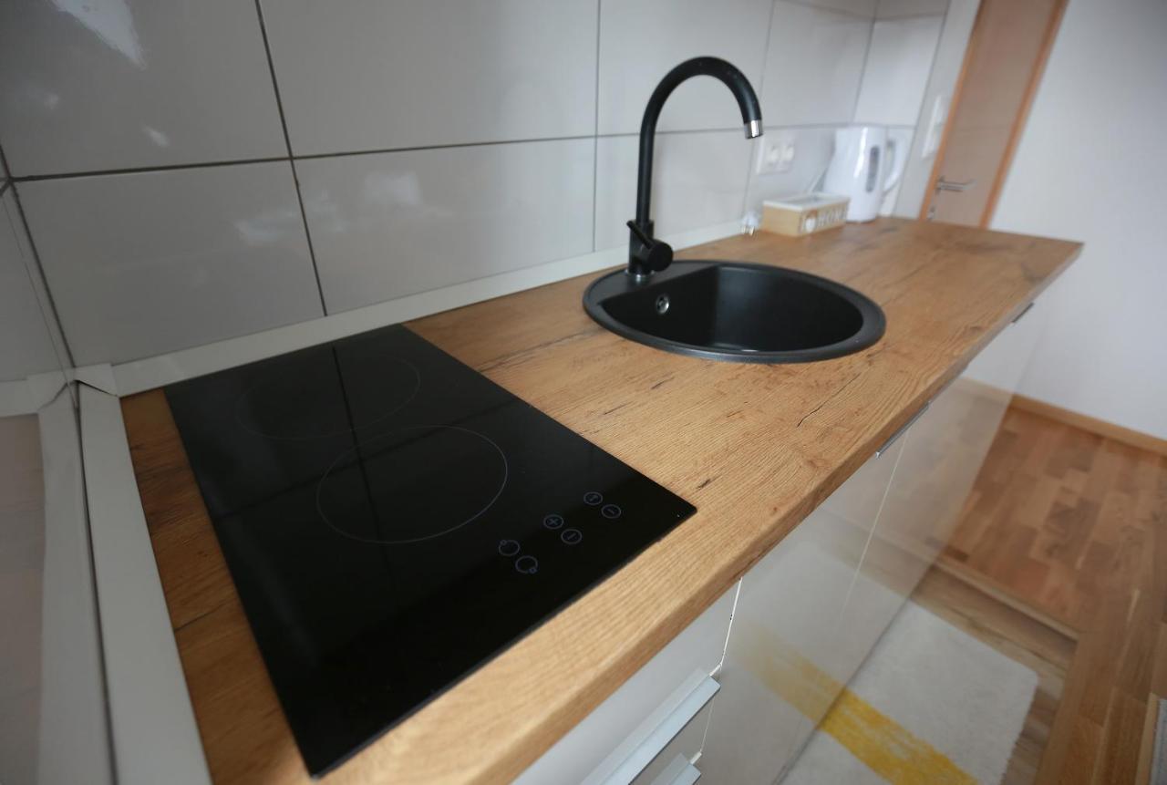 Mraz Apartment ยาโฮรินา ภายนอก รูปภาพ